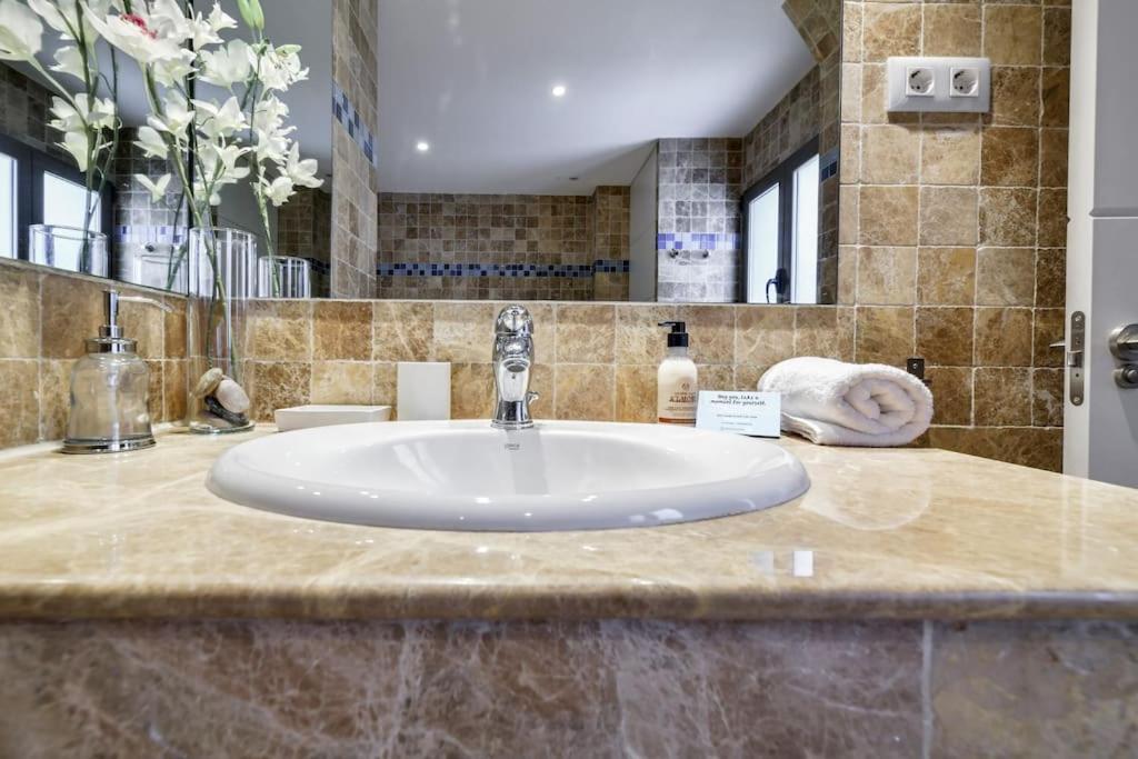 Big Stylish And Modern Apartment In Madrid Centre Eksteriør bilde